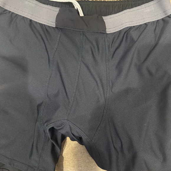 Vuori Trail Runner athletic shorts Black Size Large - Picture 9 of 10